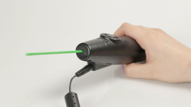 Es gibt keinen integrierten Akku, deswegen muss der 3Doodler an eine Steckdose angeschlossen werden.